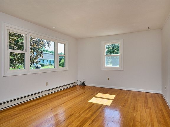 3rd image of 50 Phelps St