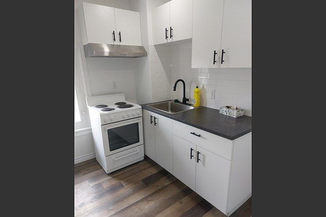 1st image of 151 Albert St W Unit 3