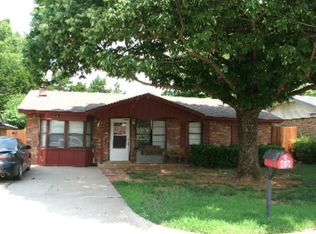 313 E Cedar Ln, Mustang, OK 73064