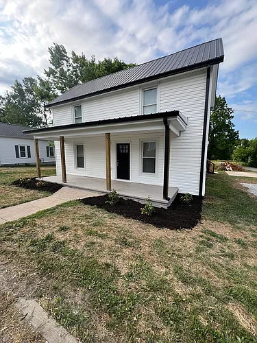 212 W Mill St Photo 1
