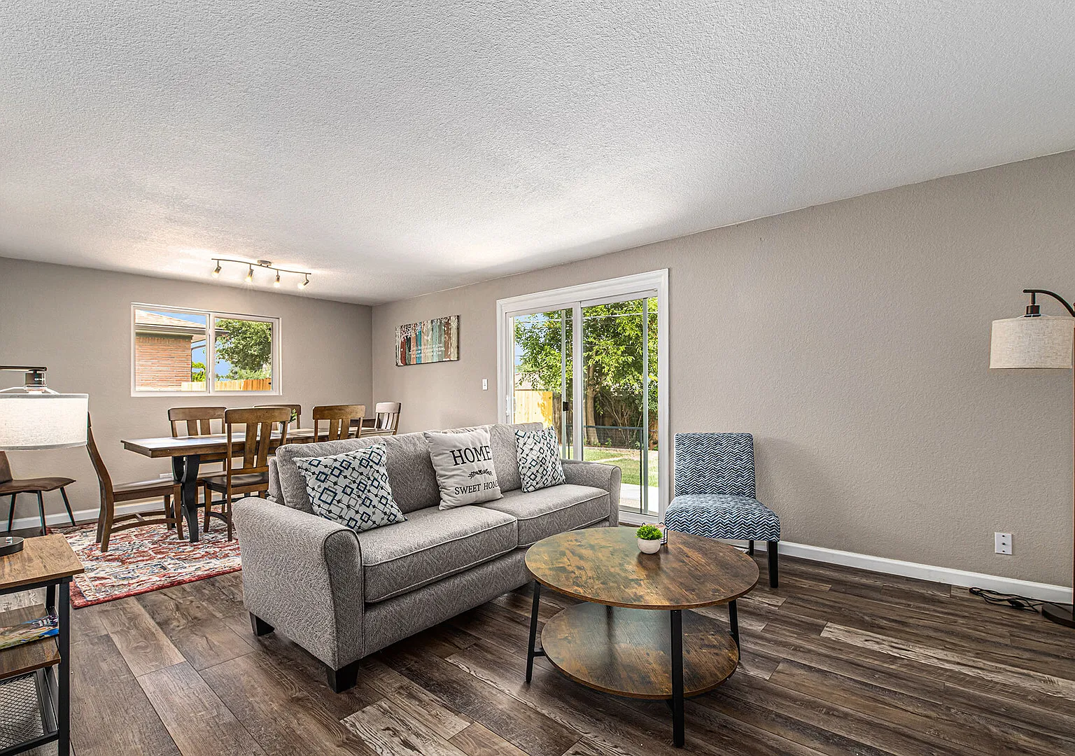 Beautiful Home in Westminster — Photo 1