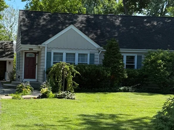 47 W Algonquin Rd, Des Plaines, IL 60016