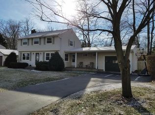 59 Valley Cir, Rochester, NY 14622