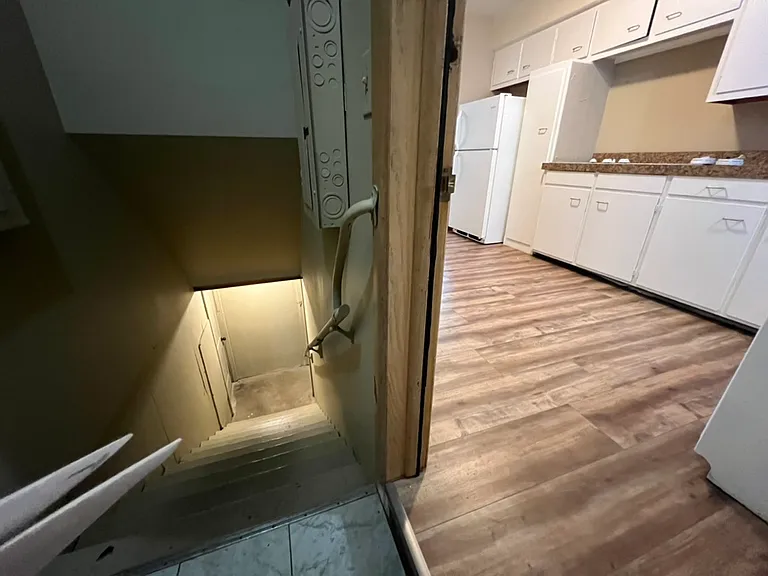 1131 E Elm St #7 — Photo 9