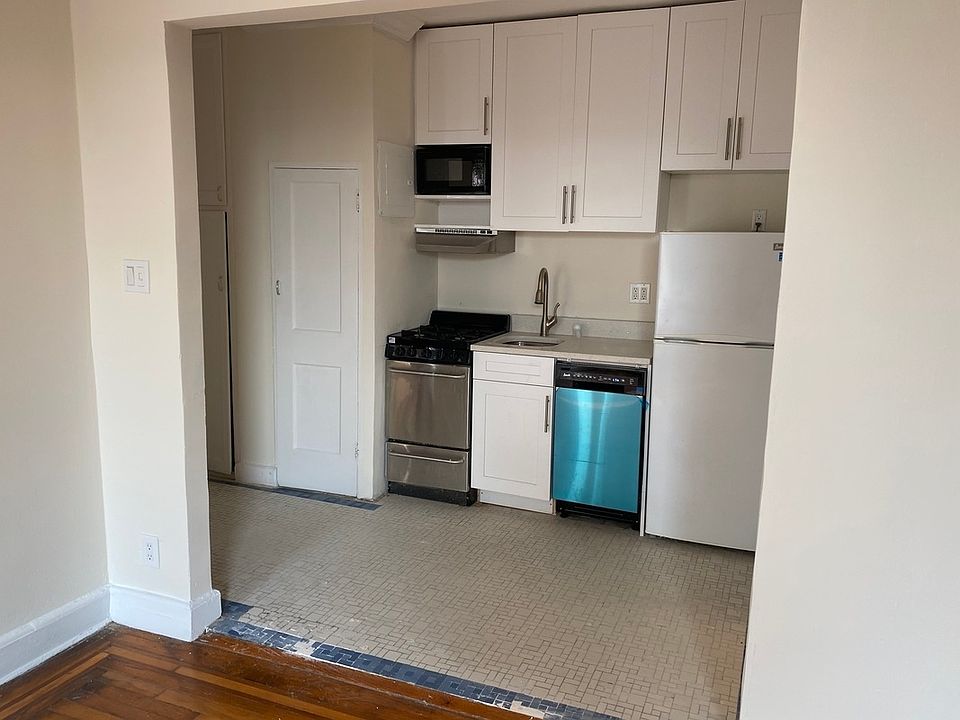 2nd image of 170 Clinton St #10R