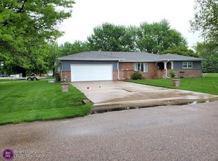 4312 Sherwood Rd, Grand Island, NE 68803
