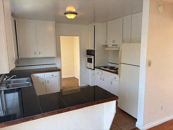 4th image of 955 Diamond St #2