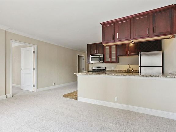 5th image of 700 E 8th St Unit 5B