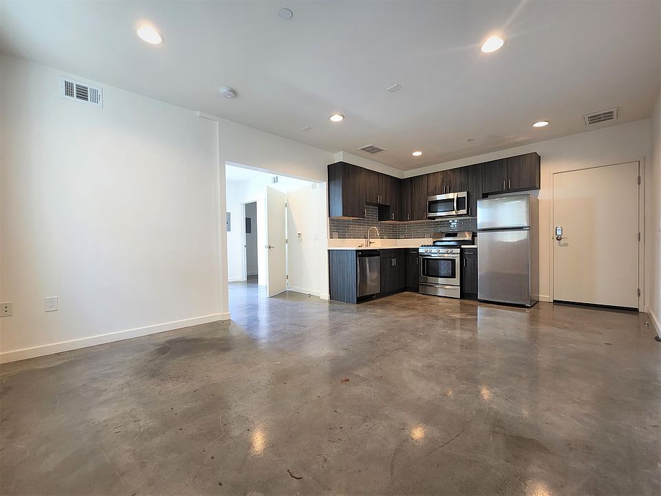 1st image of 4814 Oakwood Ave