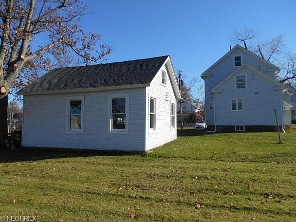 4th image of 119 Willis Ave