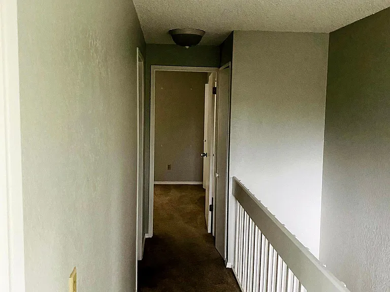 332 SE Donnelly Ln — Photo 17