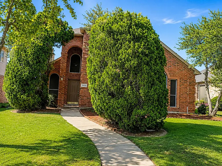 3949 Windford Dr — Photo 1
