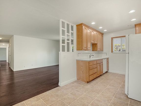 2nd image of 801 Bermuda Dr APT 4