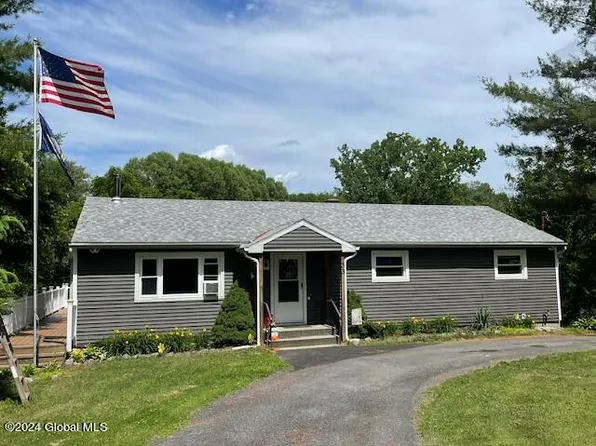 33 Woodin Road, Halfmoon, NY 12065
