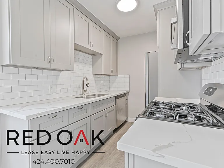 929 N Genesee Ave #6 — Photo 10
