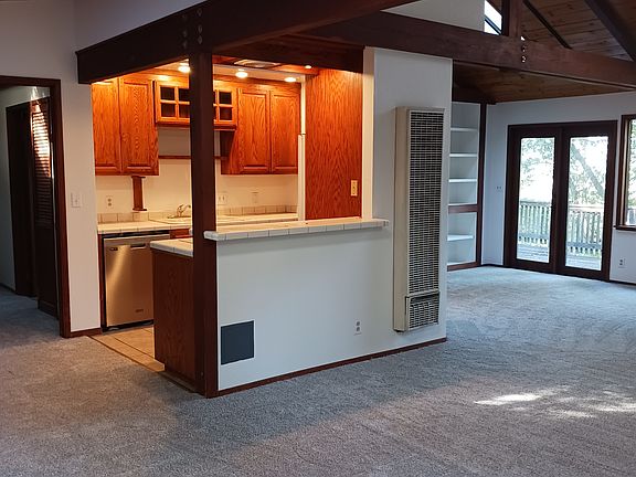 New carpet and paint throughout