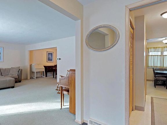 2nd image of 1036 Linden Ln