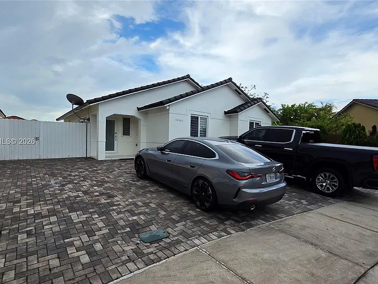 14466 SW 179th Ln — Photo 2
