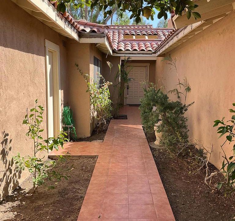 1st image of 211 La Paz Way