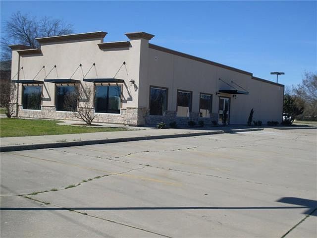 1st image of 425 Industrial Dr E