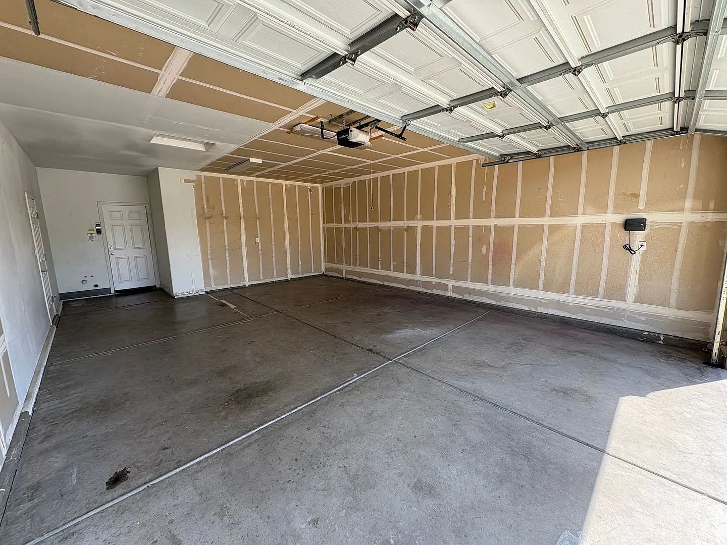 NW Visalia Home in Quiet Neighborhood for Rent Ready! — Photo 3