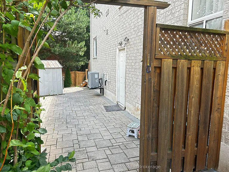 37 Levellands Cres — Photo 2