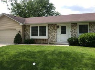 100 S Garden Ave, Roselle, IL 60172