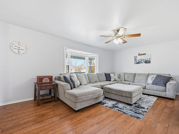 5th image of 675 Gillcrest Dr
