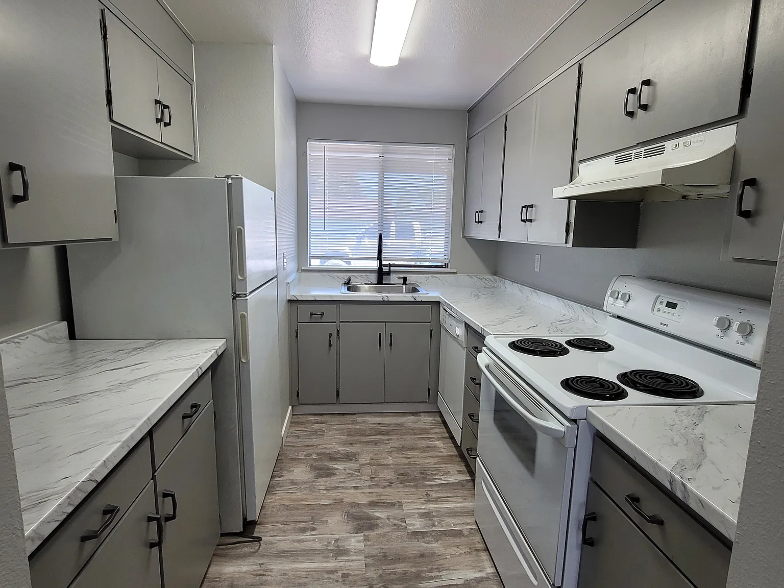 2 bed, 1.5 bath, 1120 sqft, $1,325 — Photo 4