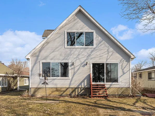 9900 Bluewater Dr, Pinckney, MI 48169