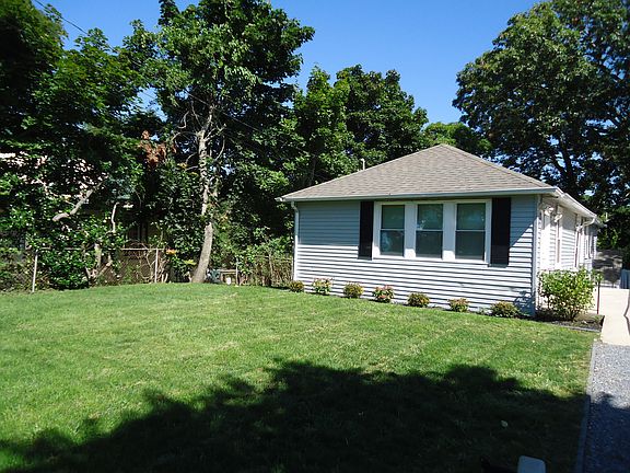 2nd image of 860 Flanders Rd