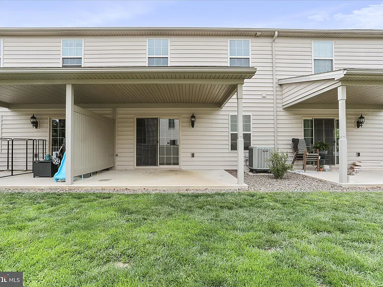20 Delano Dr — Photo 34