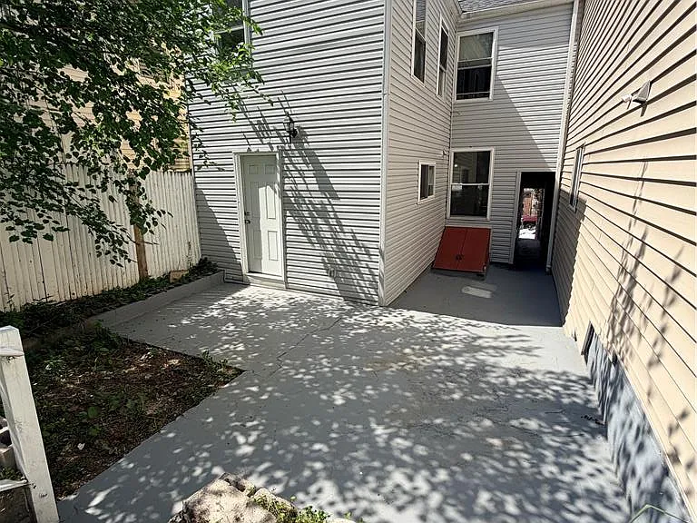 718 Ferry St — Photo 30