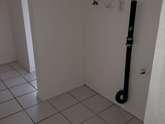 3rd image of 4918 Santa Ana St