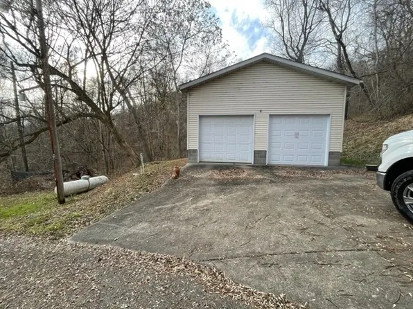 Riverview Dr, Clarington, OH 43915