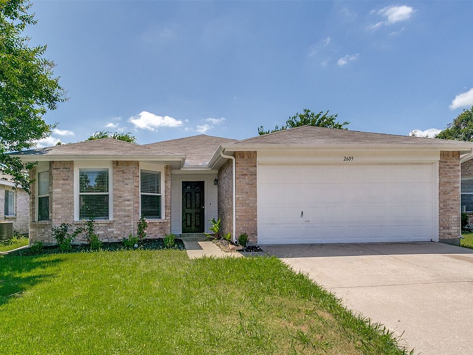 1st image of 2609 Hidden Valley Dr