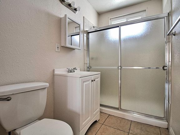 5th image of 4701 Live Oak St