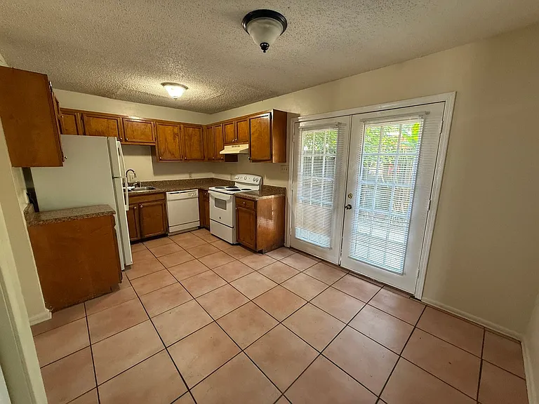 1408 Jade Ave — Photo 8