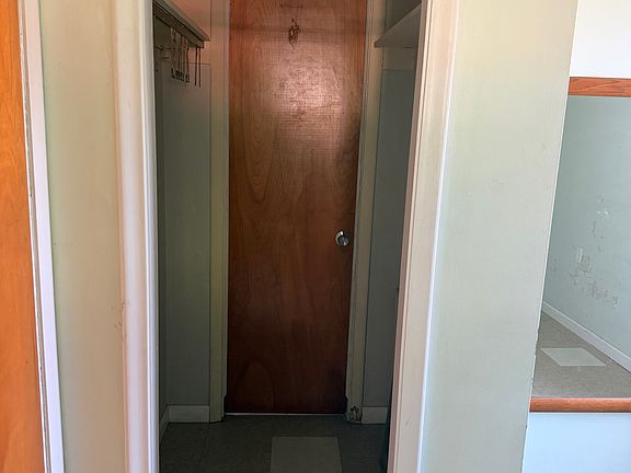 3rd image of 4939 S Wayne Rd APT B