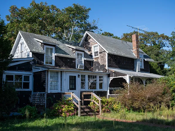 3 Uncas Ave, Oak Bluffs, MA 02557