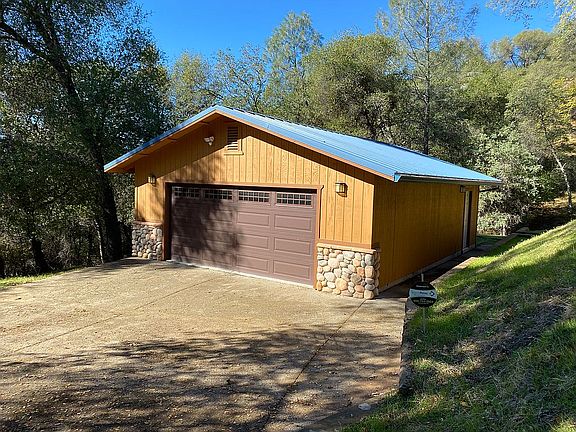 3rd image of 2088 Oak Leaf Ct