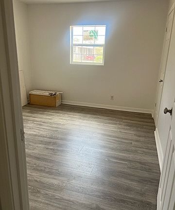 3rd image of 1604 Avion St