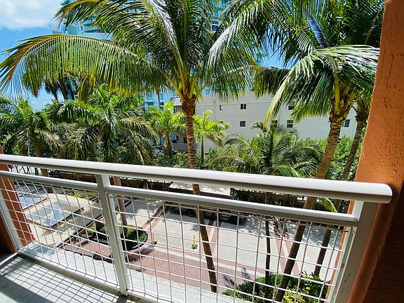 3rd image of 2002 N Bayshore Dr #404