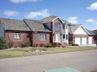 148 Ponderosa Ct, Grand Island, NE 68803