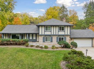 6076 Olinger Blvd, Edina, MN 55436