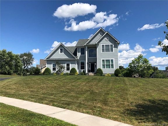 2nd image of 4 Latitude Cir