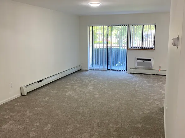 700 Fulton St APT H1, Farmingdale, NY 11735