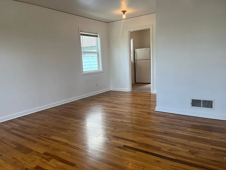 128 N Saratoga St — Photo 5