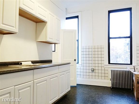3rd image of 604 Manhattan Ave