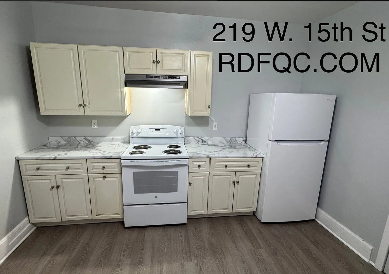 219 w 15th Large 3 Bedroom House - Central Davenport — Photo 2